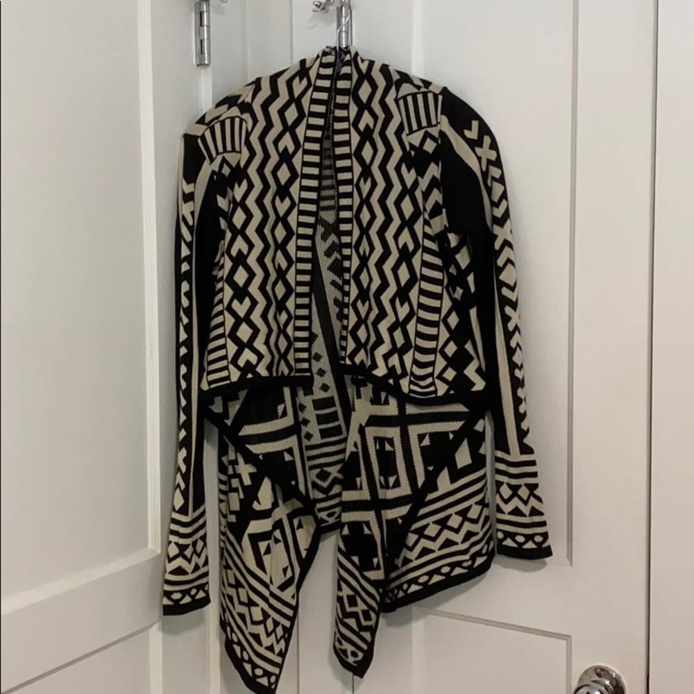 UO BRAND-STARING AT⭐️ASYMMETRICAL SWEATER/CARDIGAN